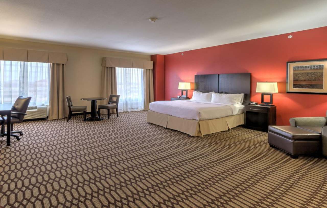 Hotel Holiday North Quail Springs By Ihg 3*